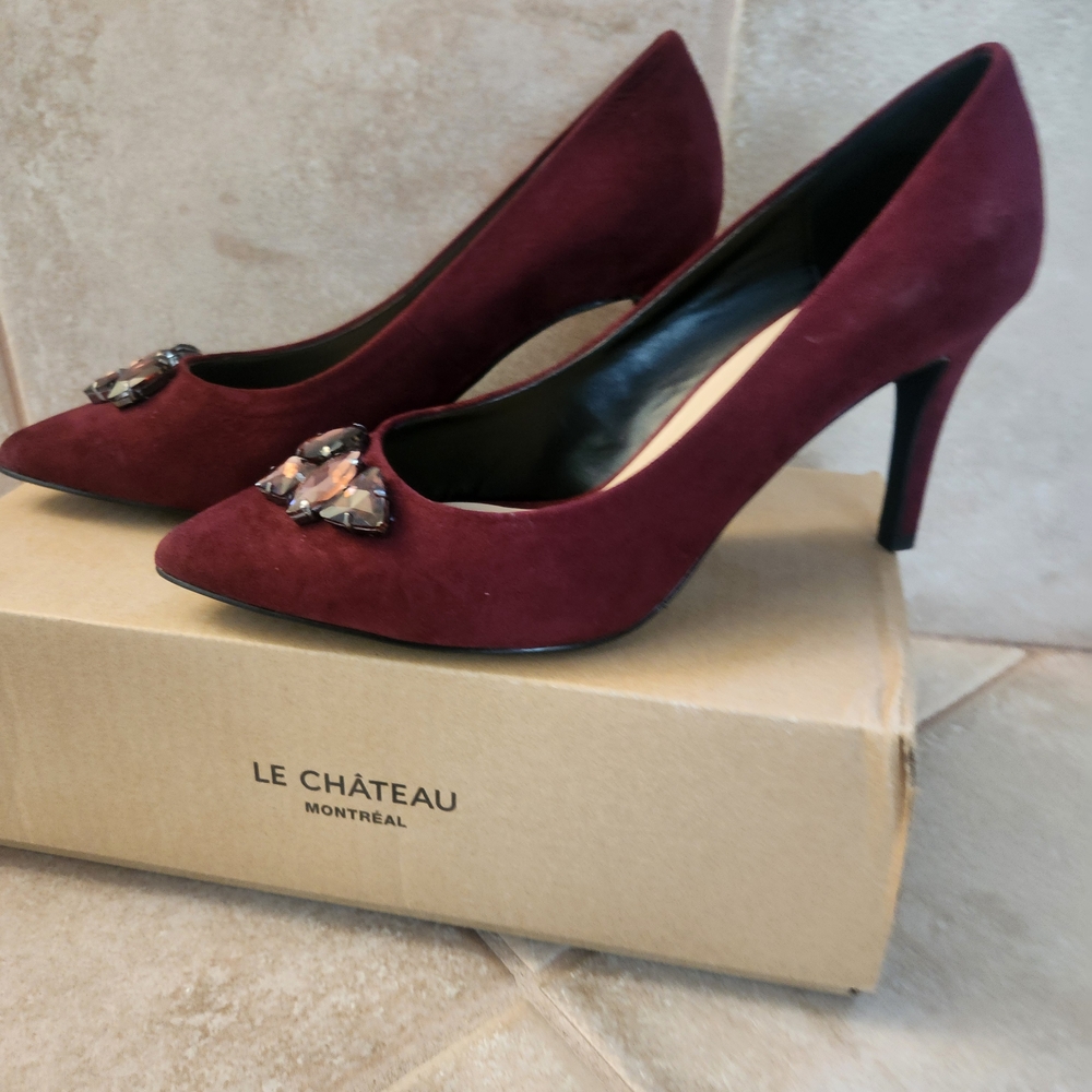 NWT Burgandy Heels with Jewel Accents. SIZE 9